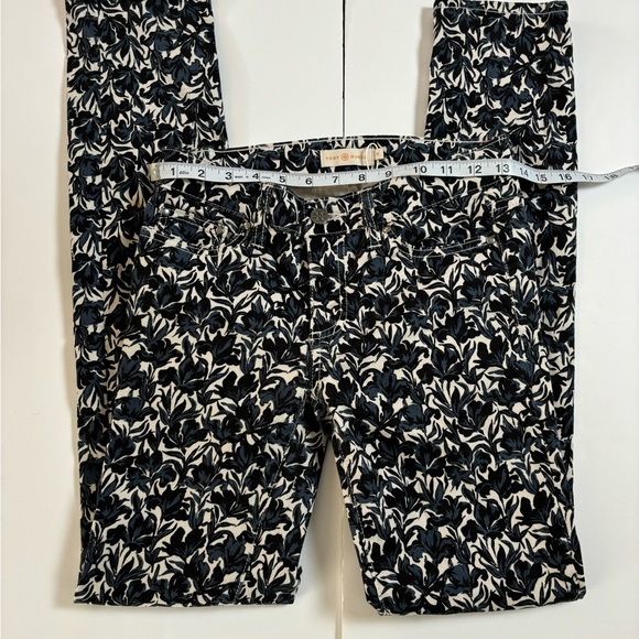 Tory Burch Pants Blue and White Floral Denim Size 25 Skinny Leg Low Rise Jeans - Picture 5 of 10